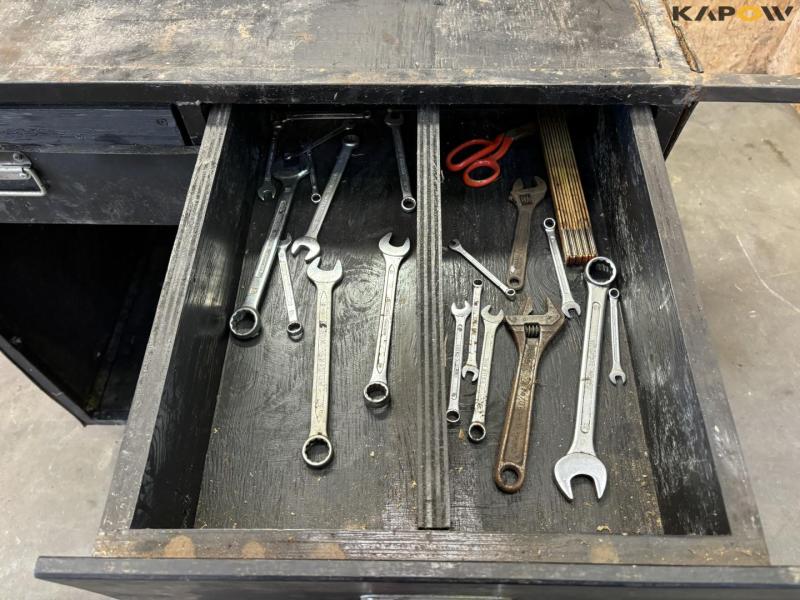 Workshop trolley with tools 11