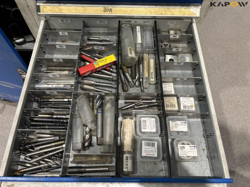 Tool trolley with contents 19