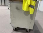 Tool trolley with contents 33