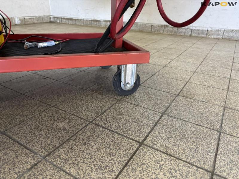 Tool trolley with contents 9