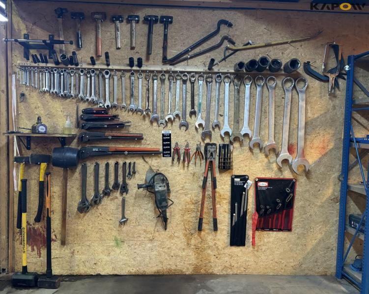 Tool wall 1