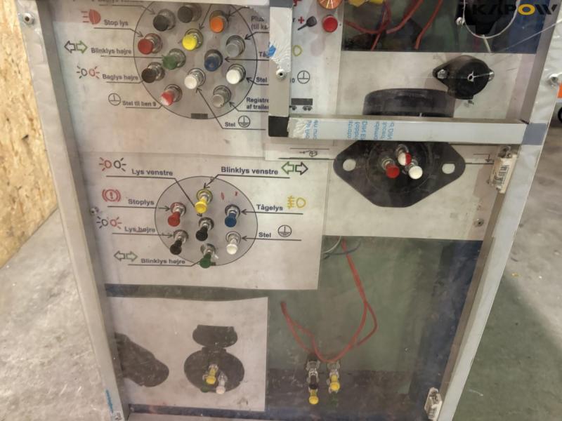Tool trolley with light test station 7