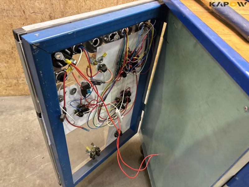 Tool trolley with light test station 8