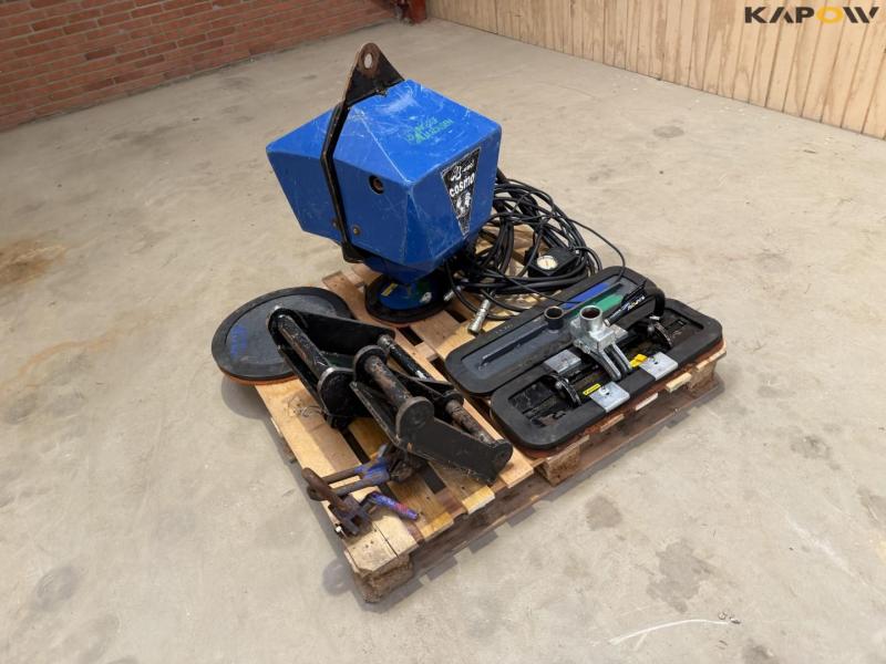 Vacuum tile lifter with S40 & Hydrema hitch 3