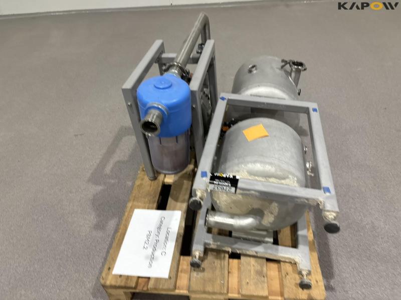 Vacuum pump with tank and filter 2