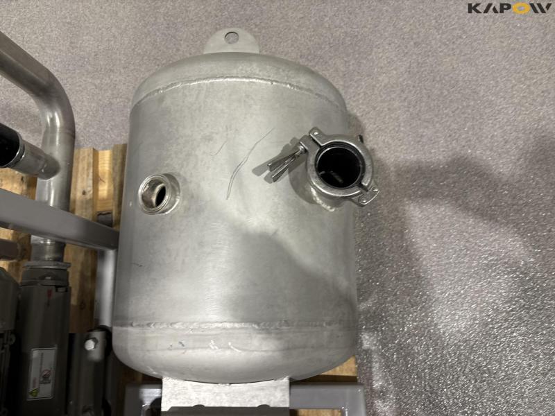 Vacuum pump with tank and filter 12