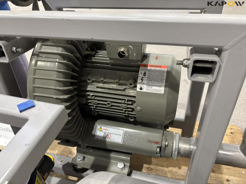 Vacuum pump with tank and filter 14