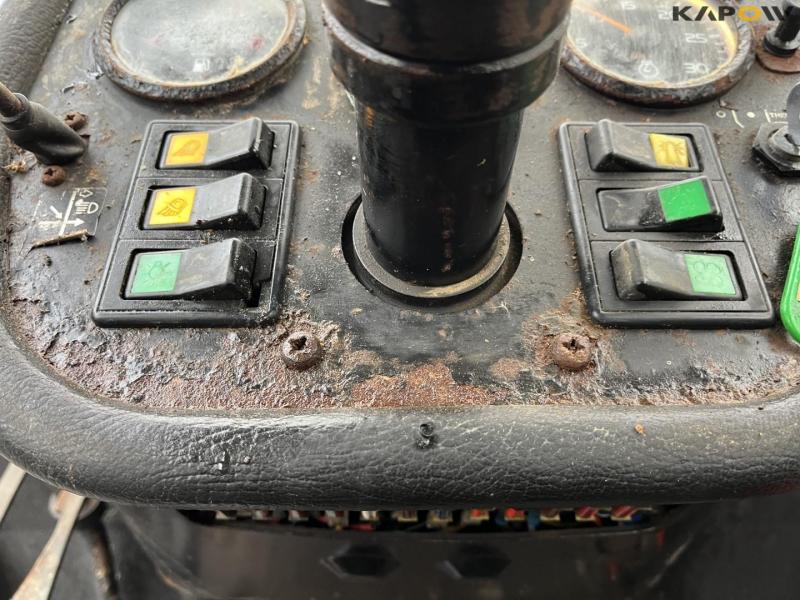 Valmet 405 tractor with broom 47