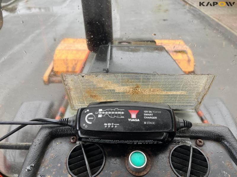 Valmet 405 tractor with broom 48