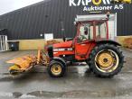 Valmet 405 tractor with broom 8