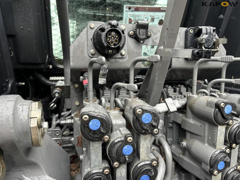 Valtra S394 tractor 39