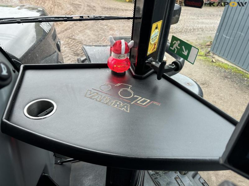 Valtra S394 tractor 74