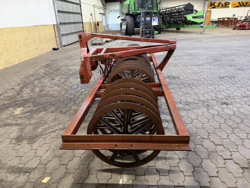 Valtra front soil packers 4