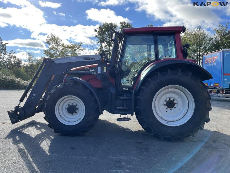 Valtra N142 tractor with front loader 8