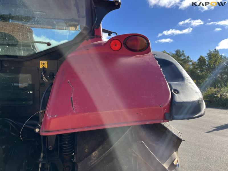 Valtra N142 tractor with front loader 31