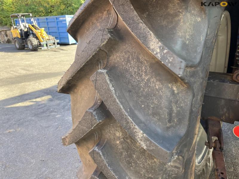 Valtra N142 tractor with front loader 38