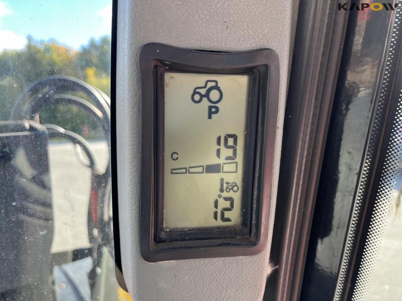 Valtra N142 tractor with front loader 54
