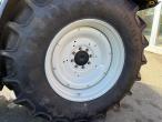 Valtra N142 tractor with front loader 9