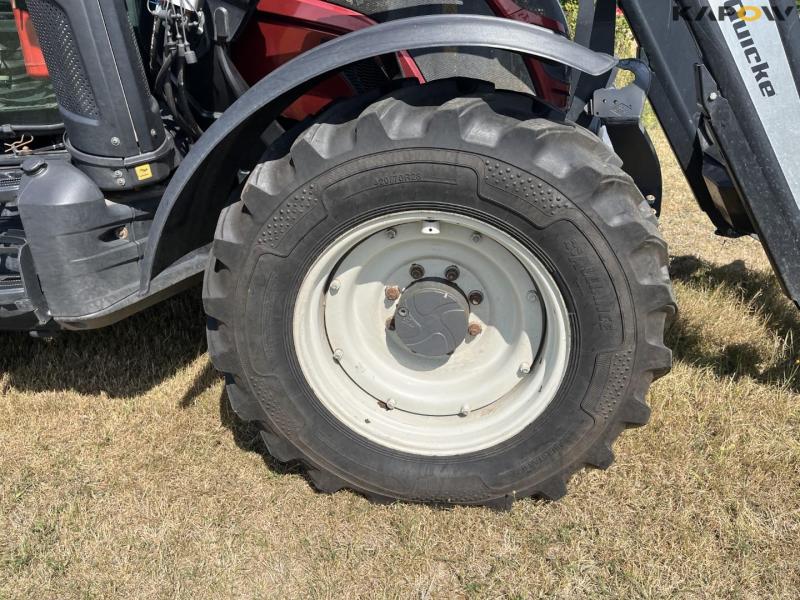 Valtra N174 front loader tractor 15