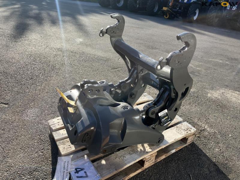 Valtra S353 front linkage 7