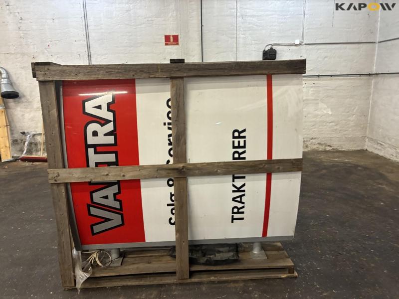 Valtra sign 8