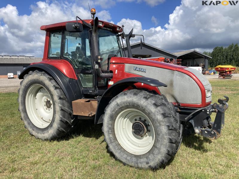 Valtra T180 tractor with front linkage 1