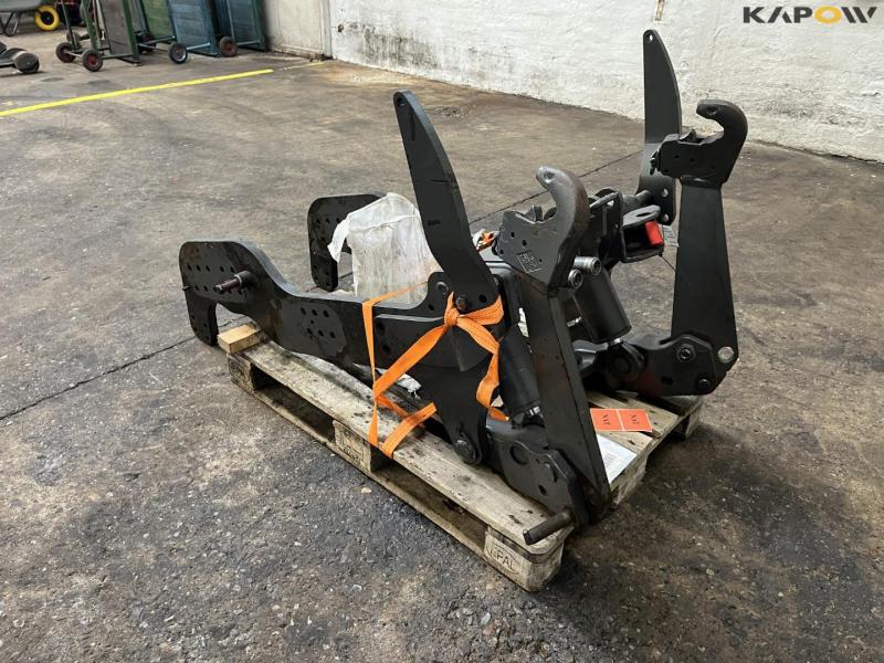 Valtra T203 front linkage 1