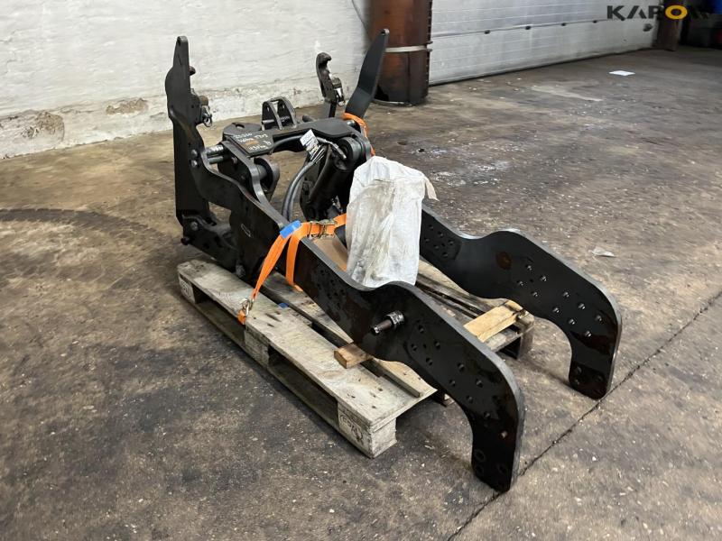 Valtra T203 front linkage 5