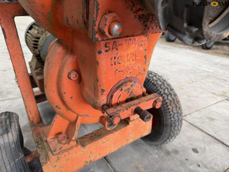 Water/sludge pump 10