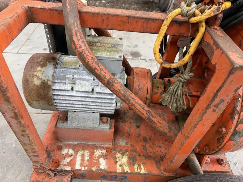 Water/sludge pump 10