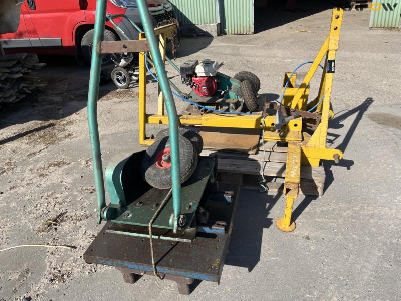 Roadside tractor bracket for plate vibrator 4