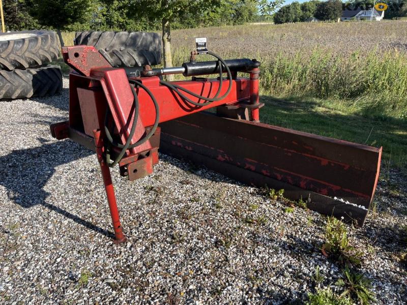 Reversible dozer blade 1