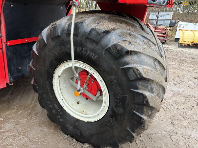 Self-propelled Vervaet Hydro Trike slurry tanker 90