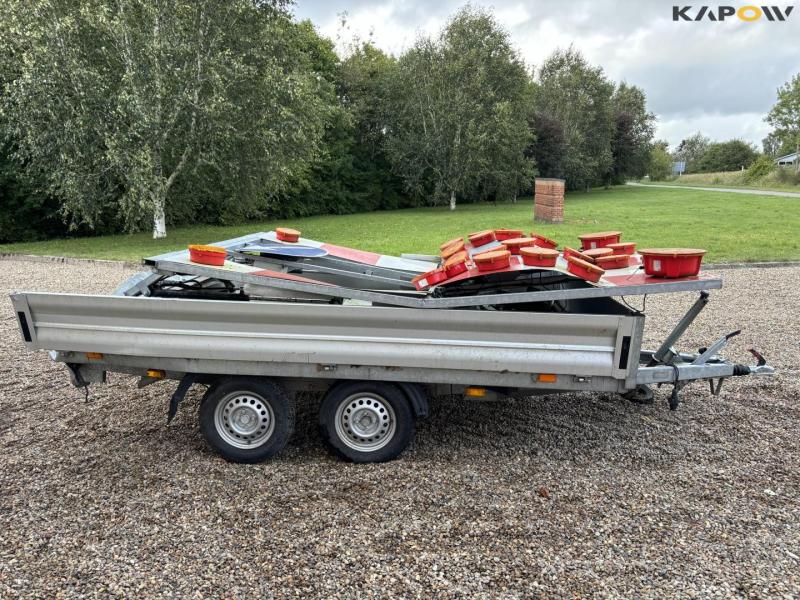 Vezeko trailer with light board 4