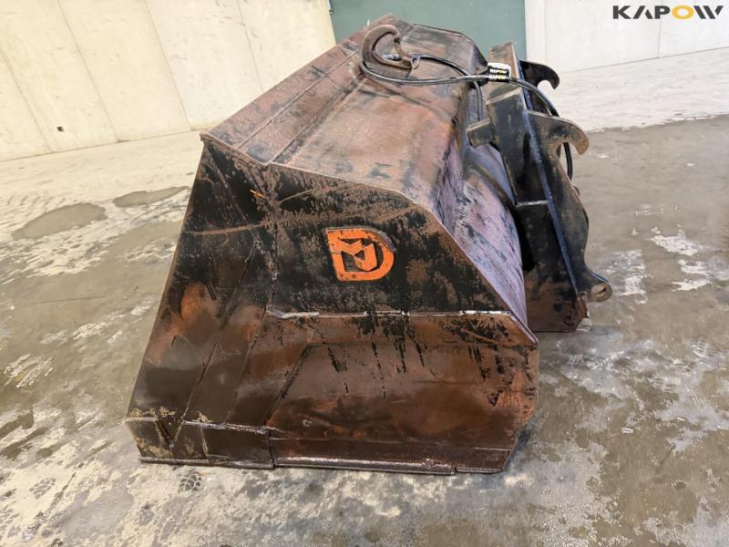 Viby Jern high tip bucket with Volvo hitch 8