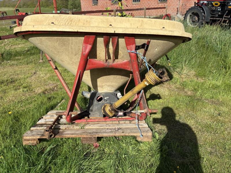 Vicon 22105 fertilizer spreader 2