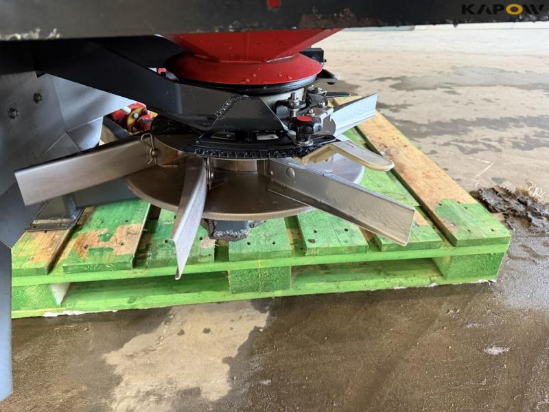 Vicon RS-W fertilizer spreader 9