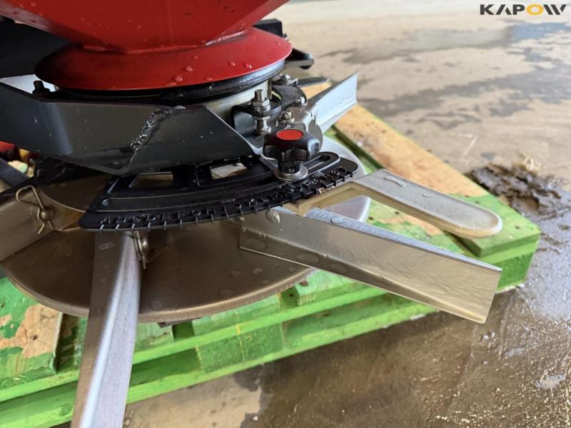 Vicon RS-W fertilizer spreader 10