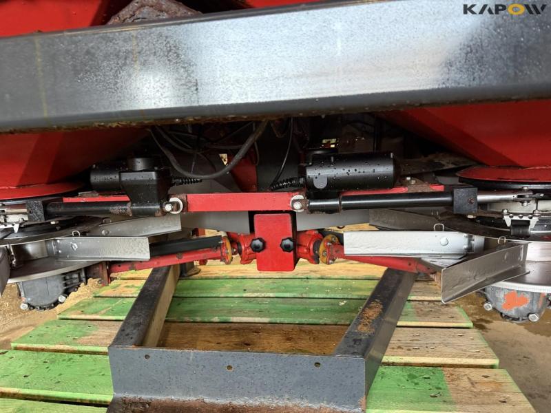 Vicon RS-W fertilizer spreader 17