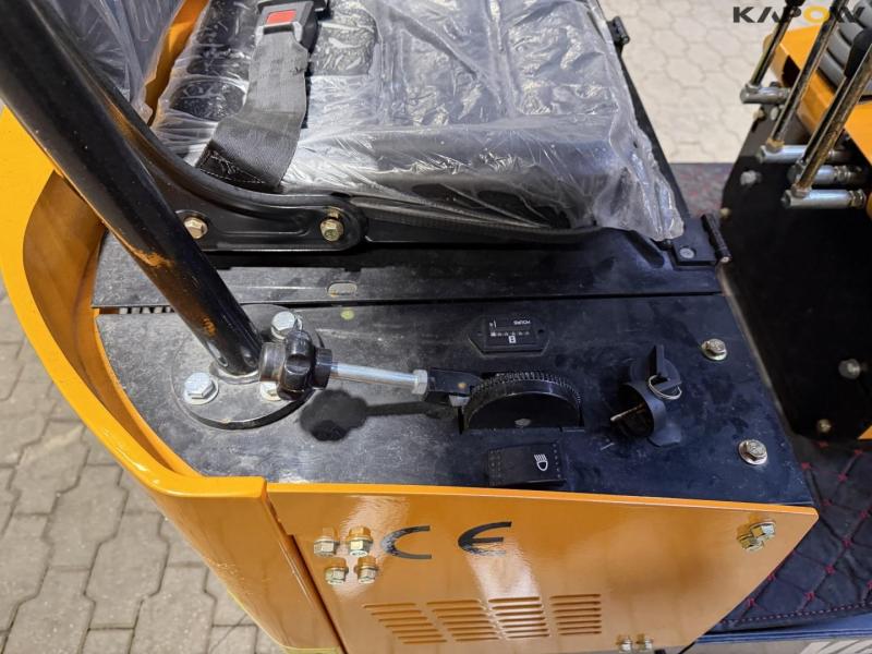 Vicsec VC 13D mini excavator 31