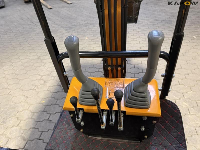 Vicsec VC 13D mini excavator 33