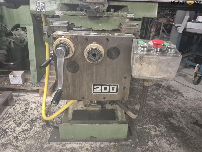 Vilh Pedersen VPU-200 milling machine with equipment 14