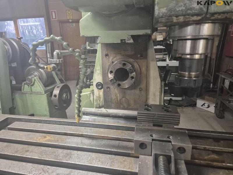 Vilh Pedersen VPU-200 milling machine with equipment 16