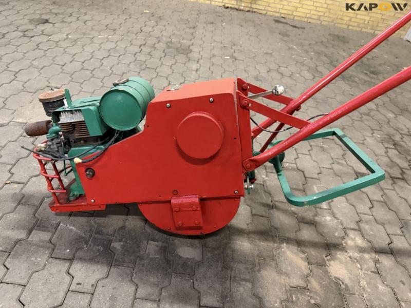 Villiers one-wheeled tool carrier 9