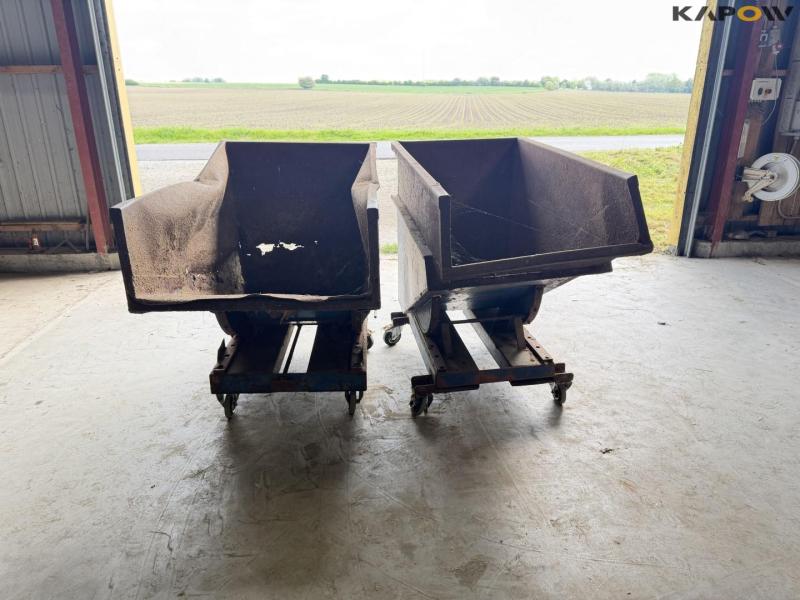 Tilting container 2