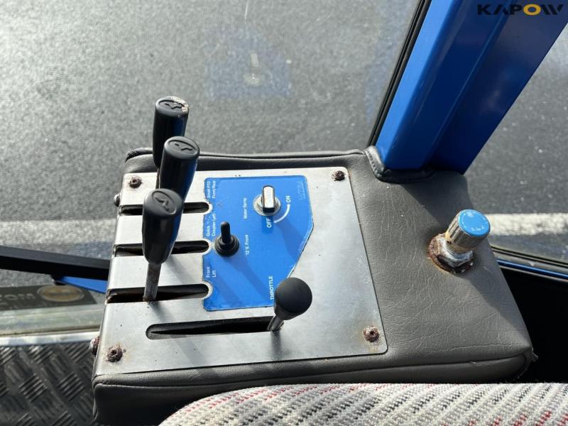 Vitra 2037 tool carrier with sweeper 24