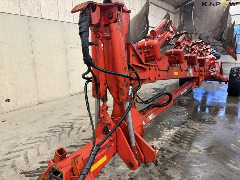 Vogel and Noot 8 furrow reversible plough 15