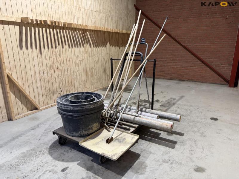 Trolley, brick pan and screed 1