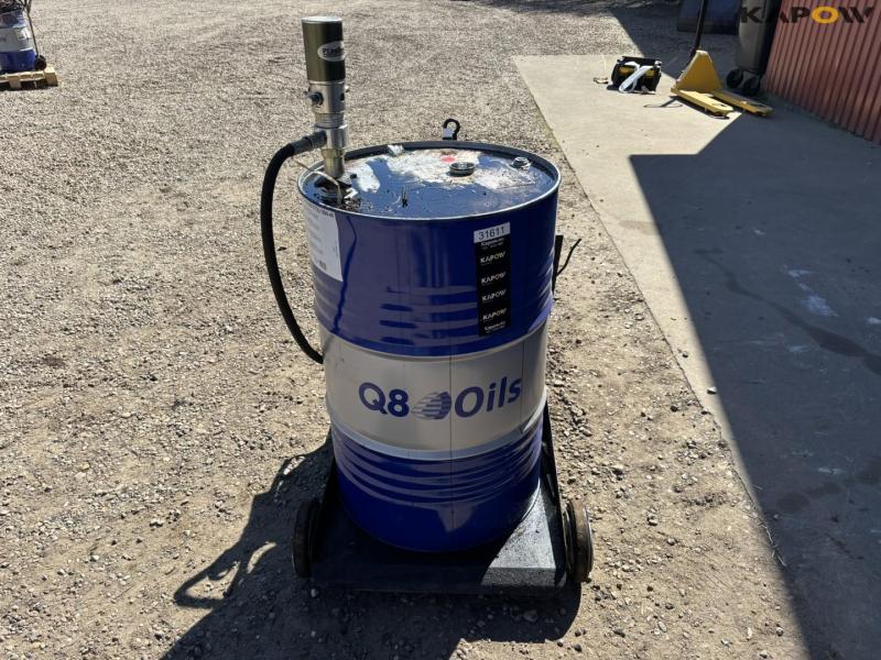 Trolley with oil pump 8