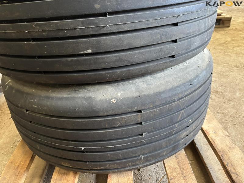 Carriage tire 12.5/80-15.3 - 14 ply 9